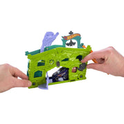 Hot Wheels FJN38 Ghost Garage Play Set, Fold-Out Design, Spooky Theme, Includes 1 Vehicle, Connectable, Durable Construction