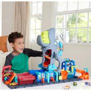 Hot Wheels Color Reveal Ultra Shark Car Wash Track Set