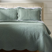 Better Homes & Gardens BH8444409622-01 Green Embroidered Paisley Medallion Cotton Quilt with Scalloped Edge, Full/Queen