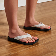 OluKai Ohana Thong Sandals for Ladies - Bright White/Hua - 11M