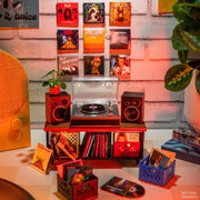 MGA Entertainment Miniverse Real Music Record Player, Mini Playable Vinyl with Classical Rock Remix, Retro Design, Collectible Toy for Ages 8+, 254249