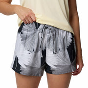 Columbia Bogata Bay II Print Women's Shorts, White Rays, Large, Elastic Waist, Omni-Shield Repellency