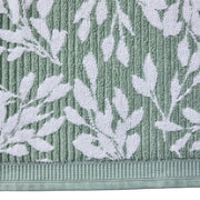 Better Homes & Gardens Signature Soft Floral Bath Towel, Green, 30 in x 56 in, 586 gsm, BH5701099320032