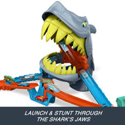 Mattel Hot Wheels City Shark Chomp Beach Playset with 1:64 Scale Die-Cast Vehicle, Pivoting Launcher, Figure-8 Stunt Track, Multicolor, JHL96