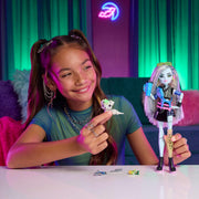 Mattel Monster High Frankie Stein Doll with Black Pleather Skirt, Cropped Sweater, Pet Dog Watzie, 7 Accessories, Multicolor, JHK31