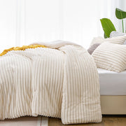 Bedelite BEUSB2D1W1KI Fleece King Comforter Set, White