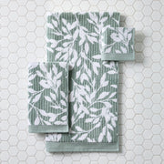 Better Homes & Gardens Signature Soft Floral Bath Towel, Green, 30 in x 56 in, 586 gsm, BH5701099320032