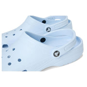 Crocs Classic Clog Lightweight Water-Friendly Footwear, Blue Frost, Womens 7/Mens 5, 10001-4WK-M5W7
