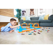 Mattel Hot Wheels Track Creator Triple Loop Pack, 24-Piece Speed Snap Track Set with 1:64 Scale Die-Cast Car, Multicolor