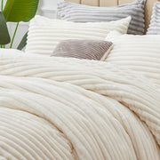 Bedelite BEUSB2D1W1KI Fleece King Comforter Set, White