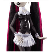 Mattel Monster High Draculaura Fashion Doll with Pet Bat and Two Movie Posters, Black and White Reel Drama Cinema Edition