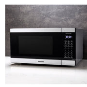 Panasonic NN-SD67LS Genius Sensor 1100W Countertop Microwave Oven (1.3 Cubic Feet SS)