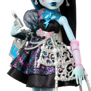 Monster High JBG75 Scary Sweet Birthday Frankie Stein Doll in Party Dress with Balloon & Gift