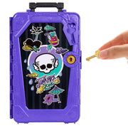 Mattel Monster High Skulltimate Secrets Jinafire Long Doll Playset with 19+ Travel-Themed Surprises and Luggage Case, JDR52