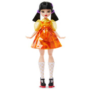 Mattel Toys HYV95 Monster High Skullector Squid Game Young-Hee Fashion Doll, Poseable, 10.5 Inch, Yellow and Orange Dress