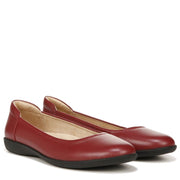Naturalizer Women's Flexy Ballet Flat, Red Leather, Almond Toe, 0.75 Inch Heel, Size 10 E8047L1600
