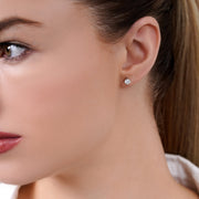 JeenMata RHJGJneprtranmn302 0.5 Carat Princess Cut Moissanite Solitaire Stud Earrings, 4 Prong Setting, 18K White Gold Plating, VS Clarity, Screw-Back RHJGJneprtranmn302