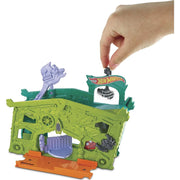 Hot Wheels FJN38 Ghost Garage Play Set, Fold-Out Design, Spooky Theme, Includes 1 Vehicle, Connectable, Durable Construction