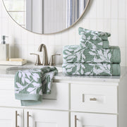 Better Homes & Gardens Signature Soft Floral Bath Towel, Green, 30 in x 56 in, 586 gsm, BH5701099320032