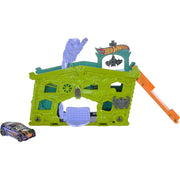 Hot Wheels FJN38 Ghost Garage Play Set, Fold-Out Design, Spooky Theme, Includes 1 Vehicle, Connectable, Durable Construction